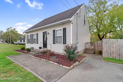 7810 Watering Pl, Louisville, KY 40291
