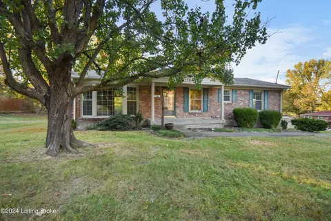 7400 Chant Ct, Louisville, KY 40214