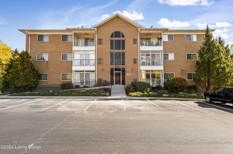 8507 Atrium Dr #104, Louisville, KY 40220