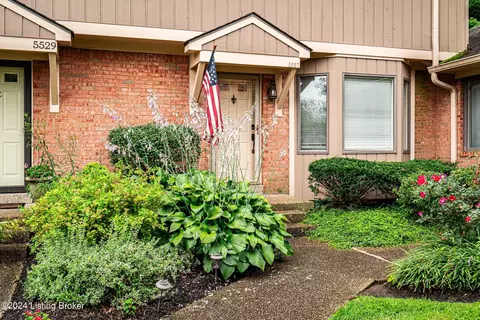 5527 Forest Lake Dr, Prospect, KY 40059