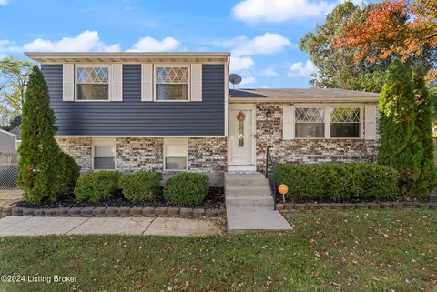 7012 Applegate Ln, Louisville, KY 40228