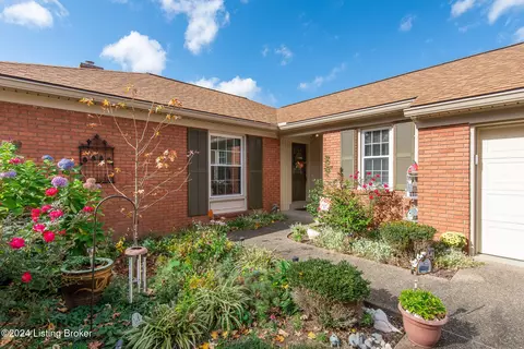9905 Kenmont Ln, Louisville, KY 40241