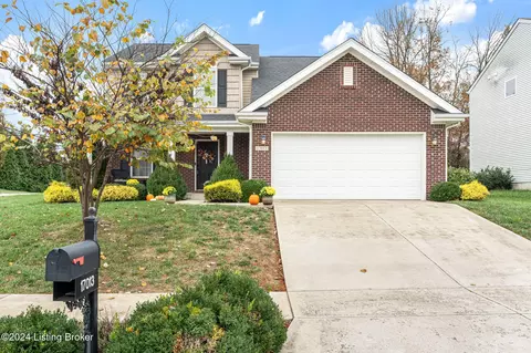 17013 Green Crest Ln, Louisville, KY 40245