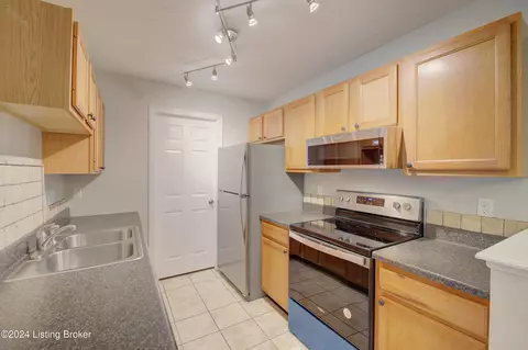 135 Dale Hollow Dr #2, Erlanger, KY 41018