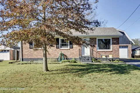 10804 Golden Dr, Louisville, KY 40272