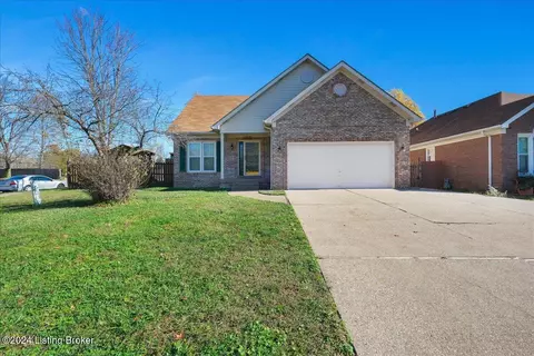 7615 Auburn Oaks Ct, Louisville, KY 40214