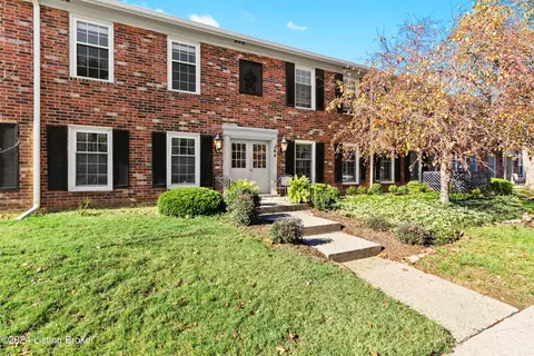264 Stonehenge Dr #104, Louisville, KY 40207