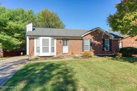 8905 Alphin Ct, Jeffersontown, KY 40299