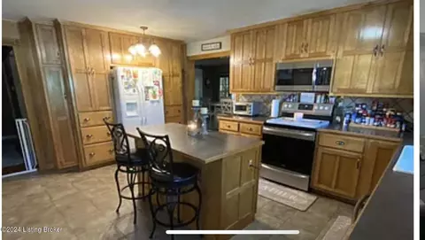 Kitchen - 6060 Highway 52, Loretto, KY 40037 photo 2 of 2