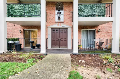 902 Forest Park Rd, Louisville, KY 40223