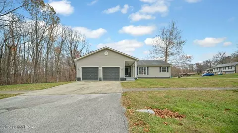 2629 N Lake Rd, Radcliff, KY 40160