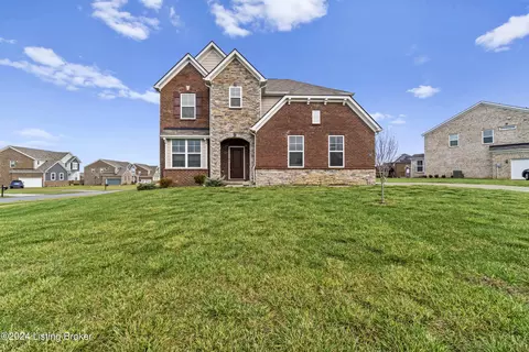1215 Deer Fields Trce, La Grange, KY 40031