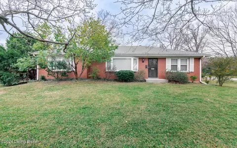4400 St Regis Ln, Louisville, KY 40220