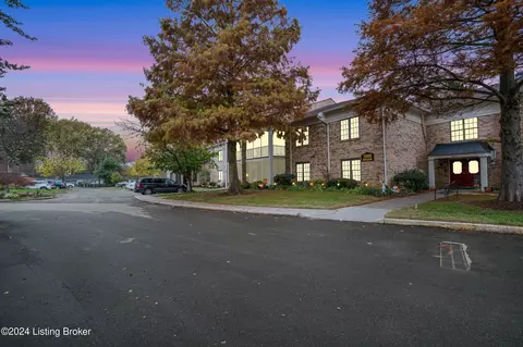 1800 Manor House Dr #107, Louisville, KY 40220