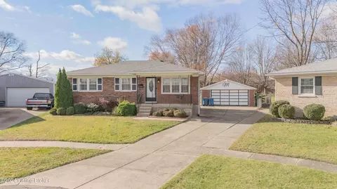 4100 Normie Ct, Louisville, KY 40229