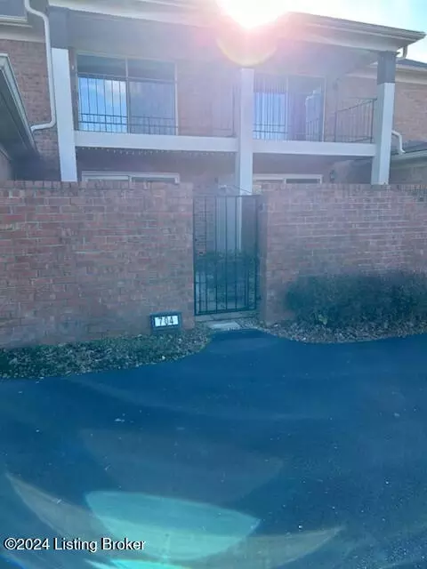 704 Forest Park Rd, Louisville, KY 40223