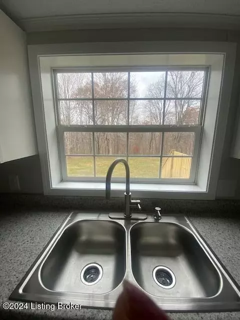 Kitchen - 272 Plainview Ct, Milton, KY 40045 photo 2 of 3