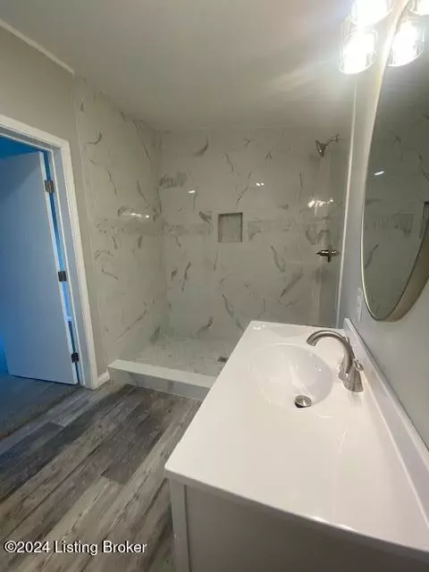 Bath - 272 Plainview Ct, Milton, KY 40045 photo 3 of 5