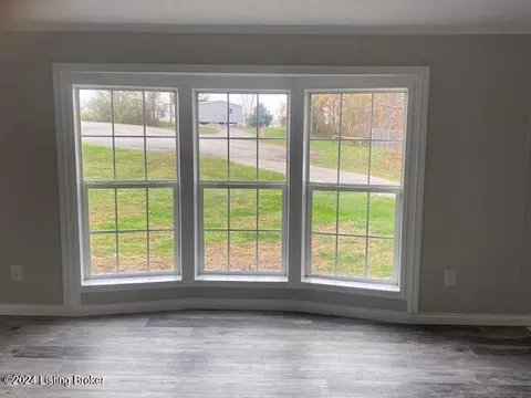 Living - 272 Plainview Ct, Milton, KY 40045 photo 2 of 2