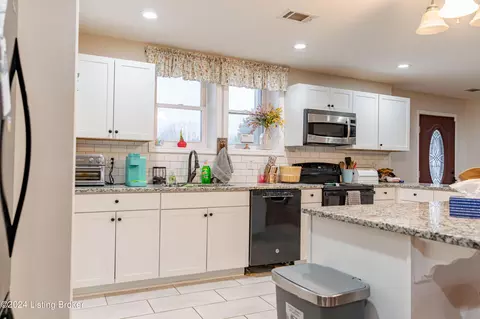 Kitchen - 177 Fox Run Rd, Pendleton, KY 40055 photo 4 of 5