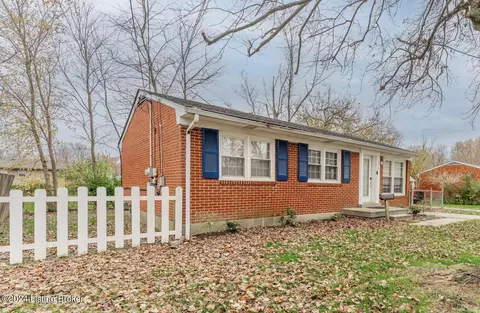 7915 Conifer Dr, Louisville, KY 40258