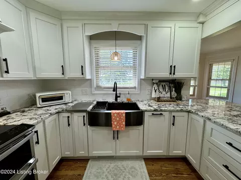 Kitchen - 1090 Mclain Rd, Springfield, KY 40069 photo 4 of 8