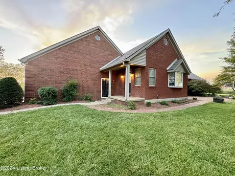 Exterior - 1090 Mclain Rd, Springfield, KY 40069 photo 14 of 24