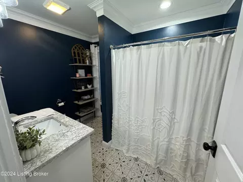 Bath - 1090 Mclain Rd, Springfield, KY 40069 photo 1 of 11