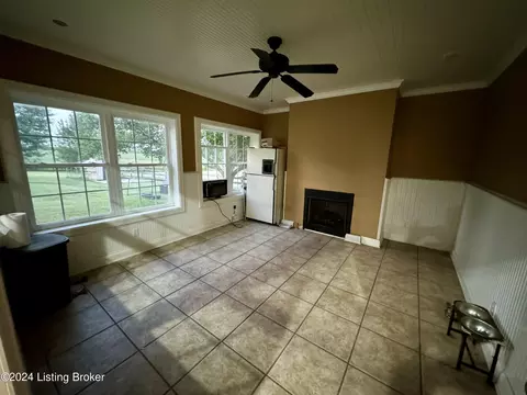 Living - 1090 Mclain Rd, Springfield, KY 40069 photo 7 of 7