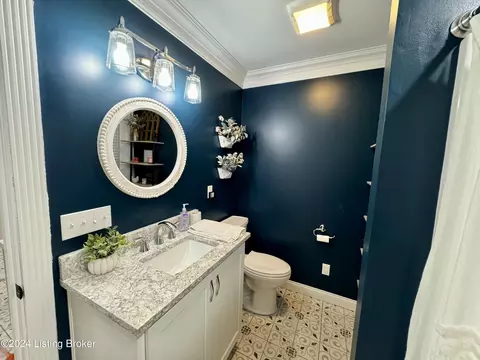 Bath - 1090 Mclain Rd, Springfield, KY 40069 photo 2 of 11