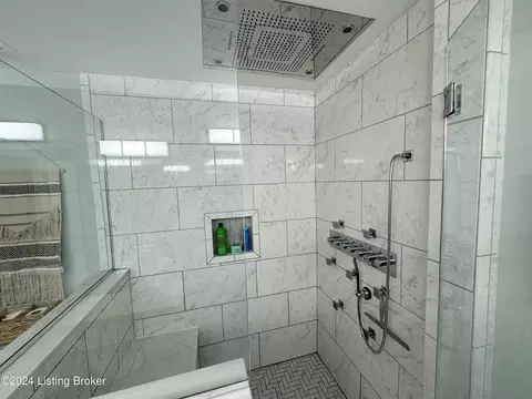 Bath - 1090 Mclain Rd, Springfield, KY 40069 photo 10 of 11