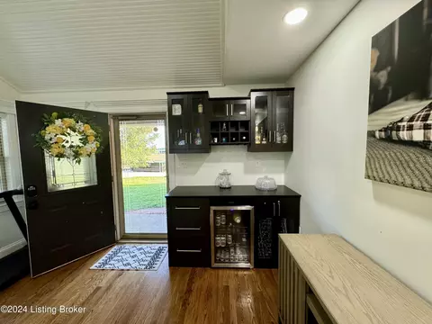 Entry Way - 1090 Mclain Rd, Springfield, KY 40069 photo 4 of 7
