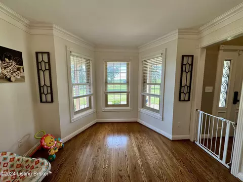Living - 1090 Mclain Rd, Springfield, KY 40069 photo 1 of 7