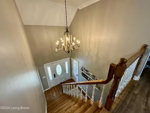 Entry Way - 1090 Mclain Rd, Springfield, KY 40069 photo 6 of 7