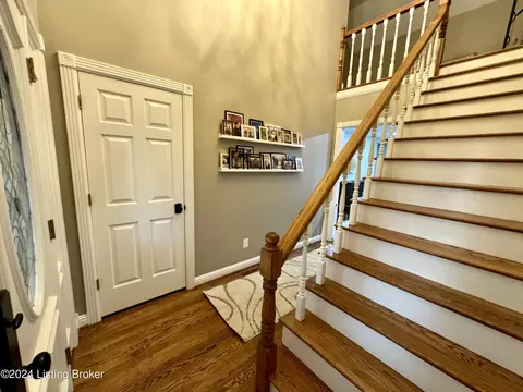 Entry Way - 1090 Mclain Rd, Springfield, KY 40069 photo 5 of 7
