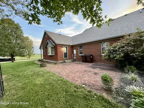 Exterior - 1090 Mclain Rd, Springfield, KY 40069 photo 13 of 24