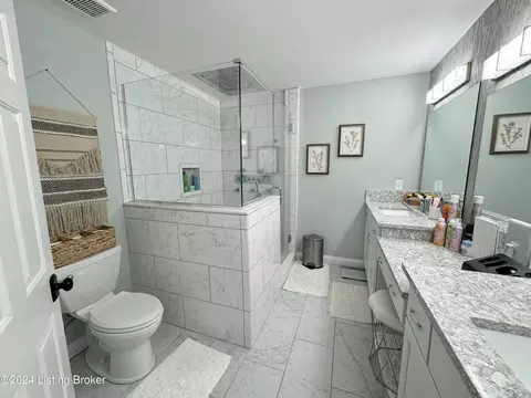 Bath - 1090 Mclain Rd, Springfield, KY 40069 photo 6 of 11