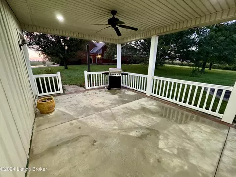 Exterior - 1090 Mclain Rd, Springfield, KY 40069 photo 17 of 24