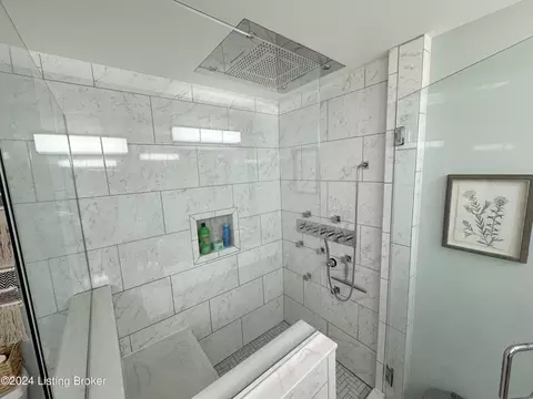 Bath - 1090 Mclain Rd, Springfield, KY 40069 photo 8 of 11