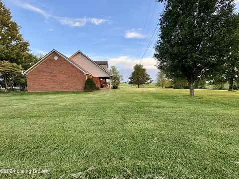 Exterior - 1090 Mclain Rd, Springfield, KY 40069 photo 9 of 24