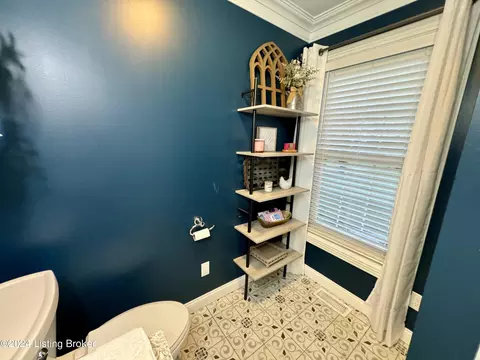 Bath - 1090 Mclain Rd, Springfield, KY 40069 photo 3 of 11