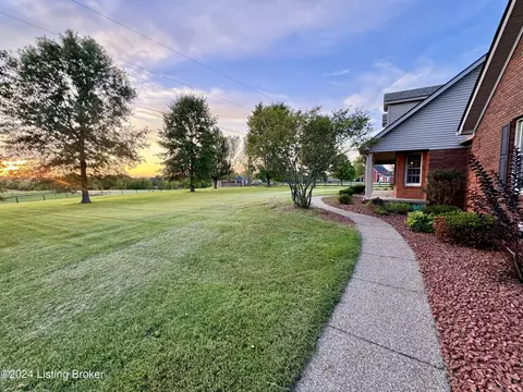 Exterior - 1090 Mclain Rd, Springfield, KY 40069 photo 5 of 24