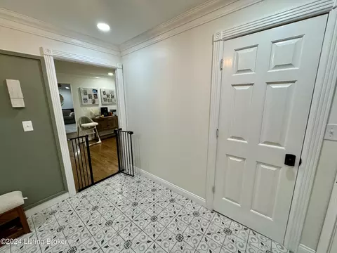 Entry Way - 1090 Mclain Rd, Springfield, KY 40069 photo 3 of 7