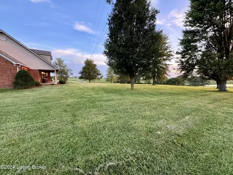 Exterior - 1090 Mclain Rd, Springfield, KY 40069 photo 10 of 24