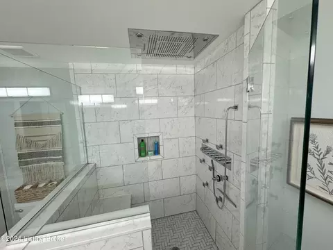 Bath - 1090 Mclain Rd, Springfield, KY 40069 photo 9 of 11
