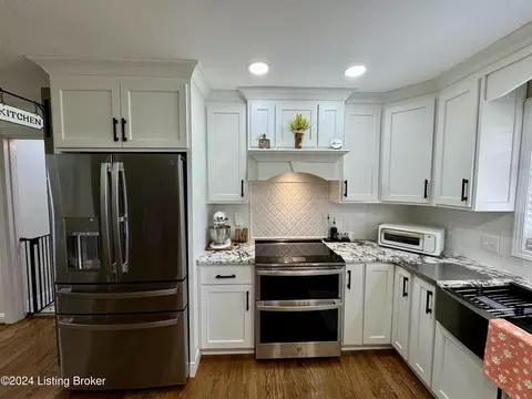 Kitchen - 1090 Mclain Rd, Springfield, KY 40069 photo 5 of 8