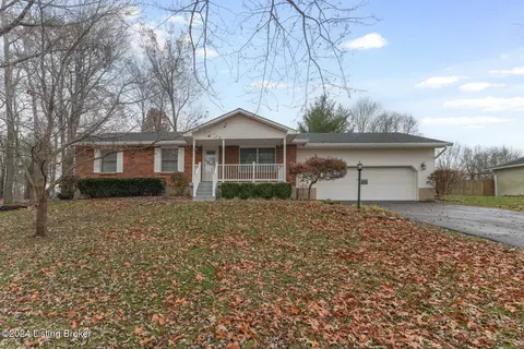 532 Rose Creek Dr, Radcliff, KY 40160