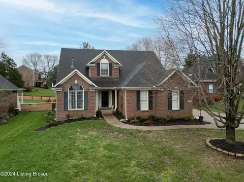 4706 Redbud Forest Pl, Louisville, KY 40245