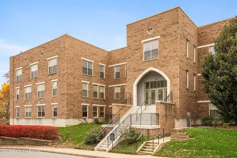 1915 Wrocklage Ave #306, Louisville, KY 40205