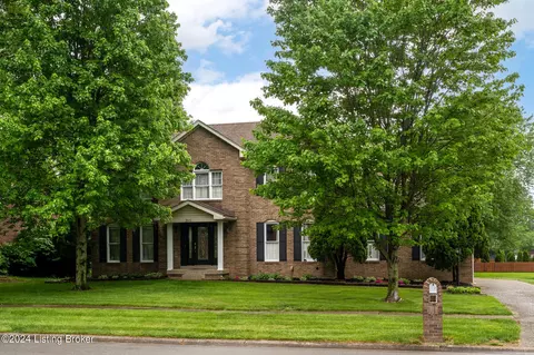 3502 Brookhollow Dr, Louisville, KY 40220